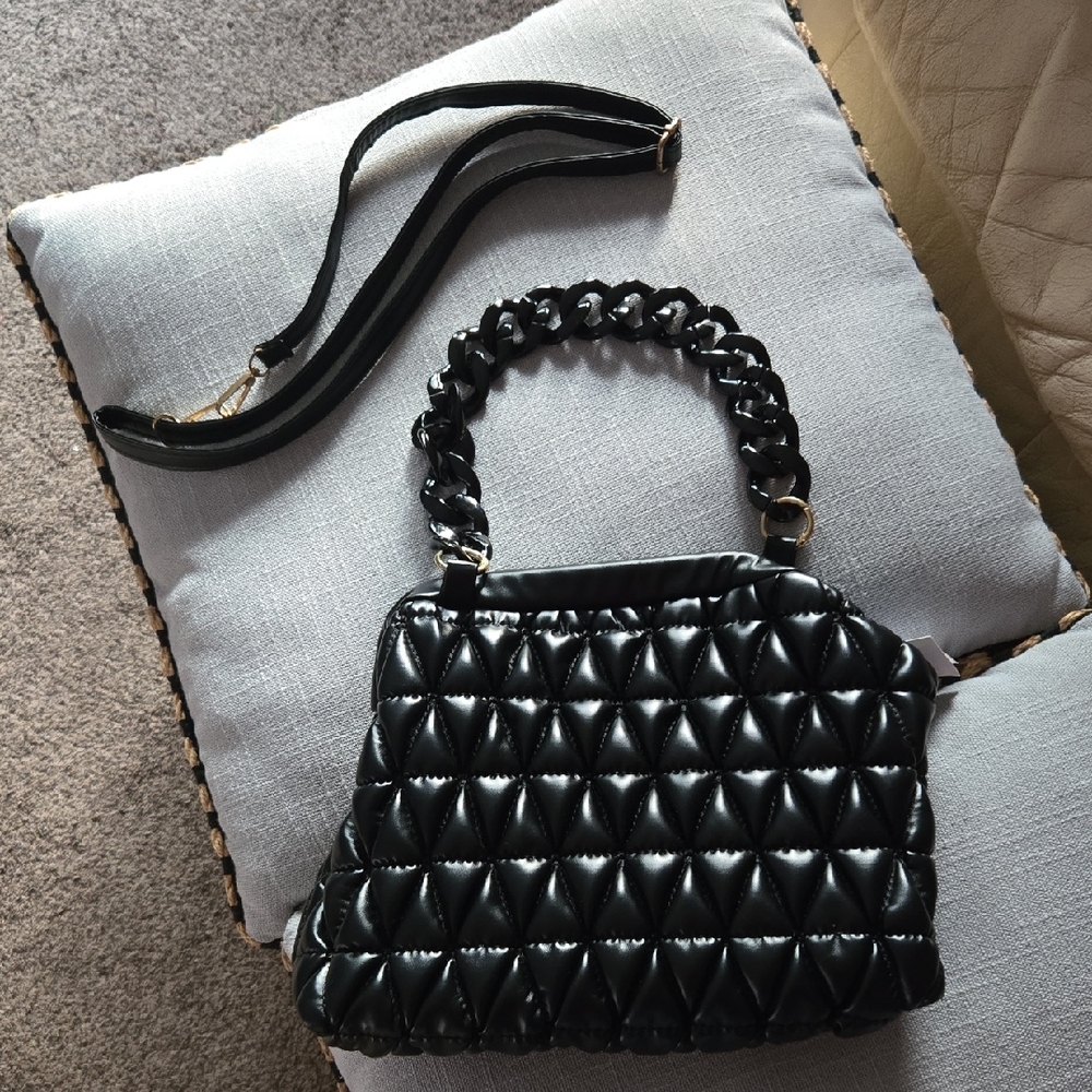 Elegant Black Quilted Women's Bag With Chain Strap 🖤⭐️✨️